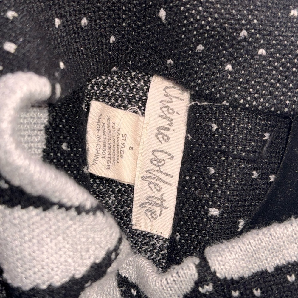 Black & white turtle neck Sweater with  Bow Pattern - Picture 2 of 4